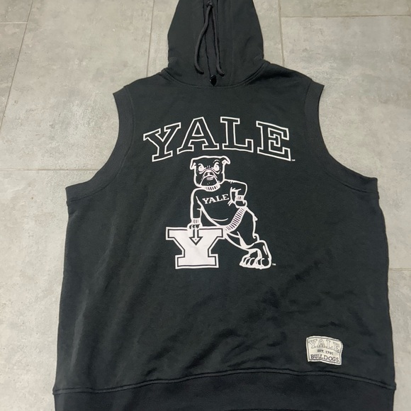 Divided Black Sleeveless Hoodie with Yale Graphic - Picture 1 of 3